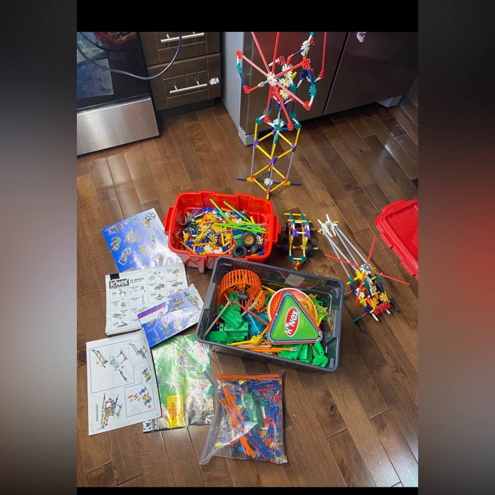 Assorted K’nex Building toy with manuals. Lot.